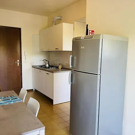 Airy With Balcony-beahost Apartment