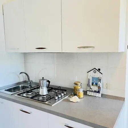 Airy With Balcony-beahost *