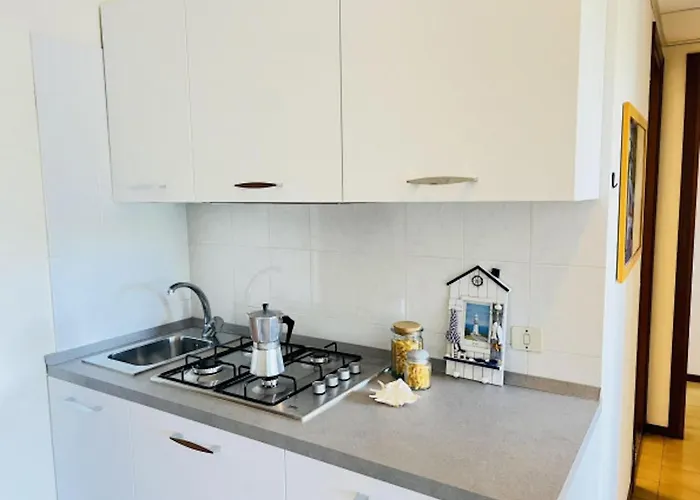 Airy With Balcony-beahost *